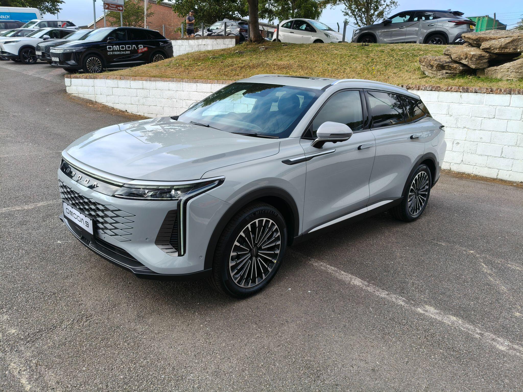 Large vehicle image